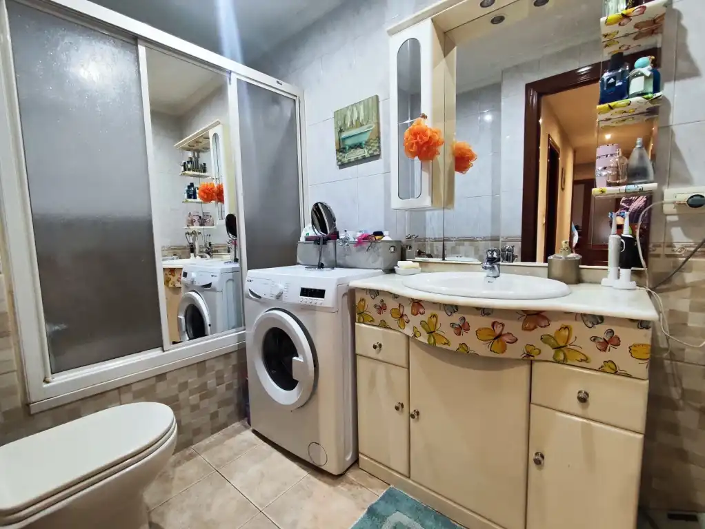 Baño de Piso en venta en Gijón  con Calefacción, Trastero y Horno