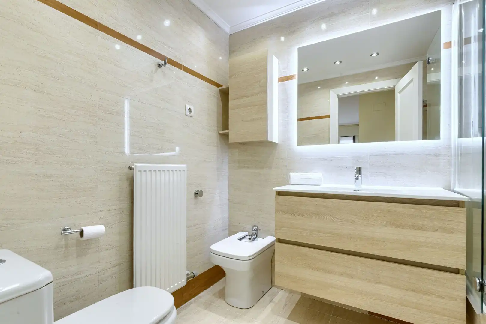 Bathroom of Flat for rent in Bilbao   with Heating, Furnished and Oven