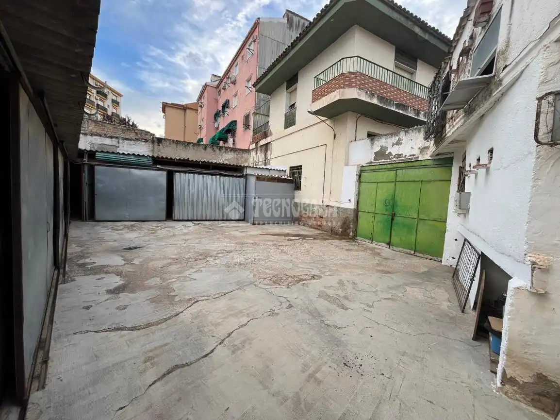 Vista exterior de Casa adosada en venta en Linares con Aire acondicionado, Terraza y Balcón
