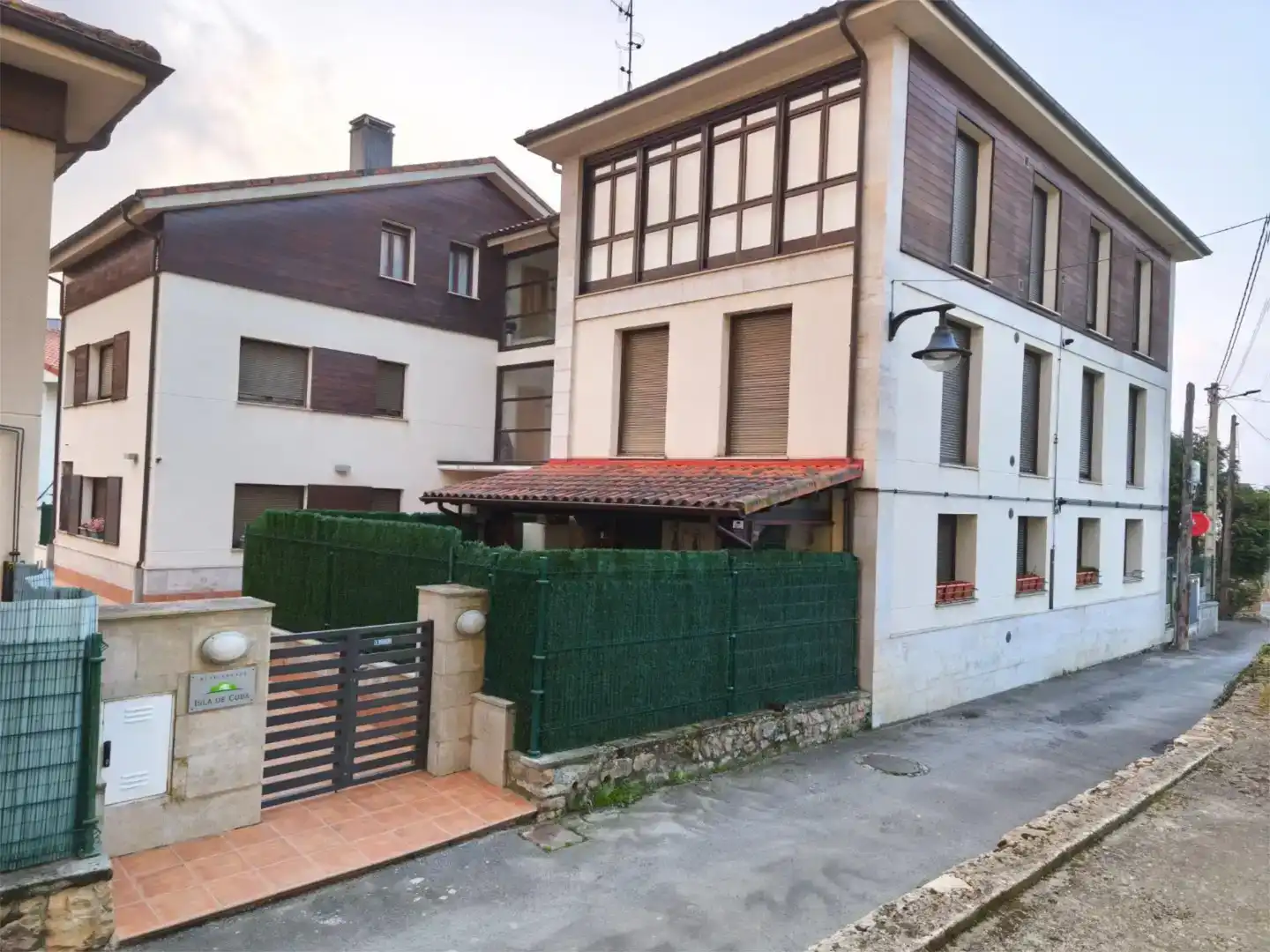 Vista exterior de Pis en venda en Llanes amb Jardí privat, Traster i Moblat