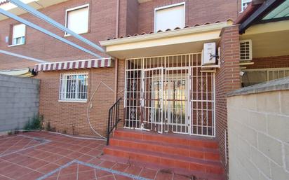 Vista exterior de Casa adosada en venda en Barcience amb Aire condicionat