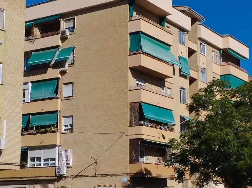 Vista exterior de Piso en venta en  Granada Capital con Aire acondicionado, Terraza y Balcón
