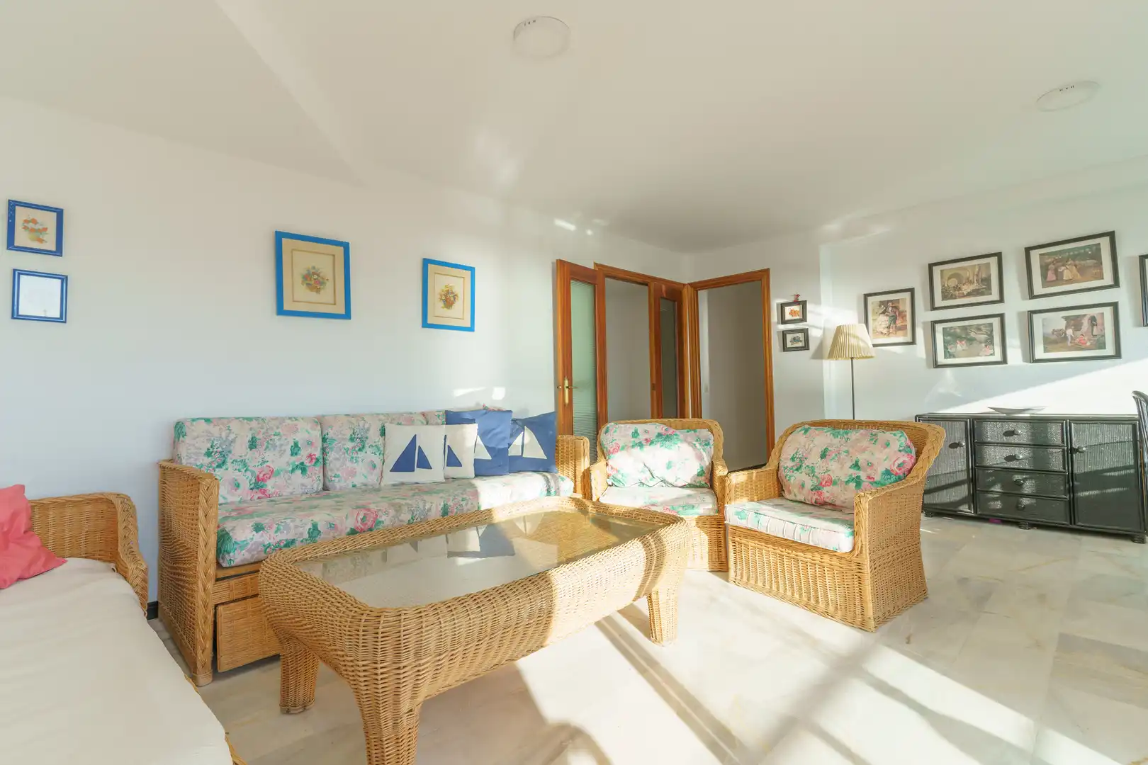 Sala de estar de Piso en venta en Almonte con Terraza, Trastero y Amueblado