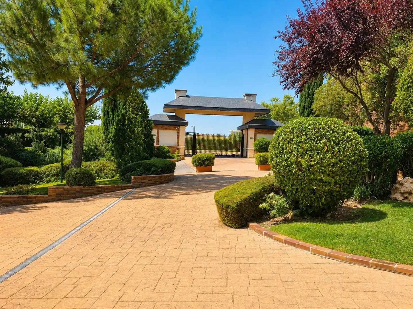 Vista exterior de Piso en venta en Majadahonda con Calefacción, Terraza y Piscina comunitaria