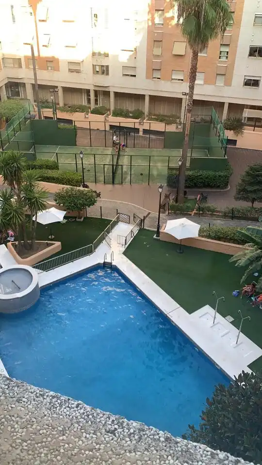 Schwimmbecken von Wohnung zur Miete in Sevilla mit Klimaanlage und Gemeinschaftspool