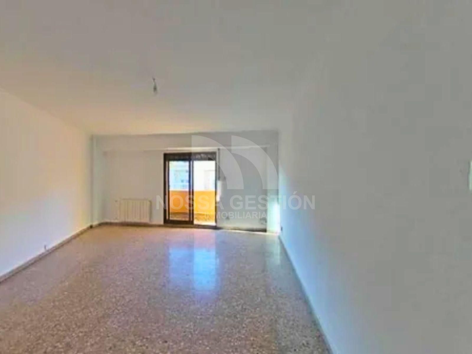 Sala d'estar de Pis en venda en Paterna amb Balcó