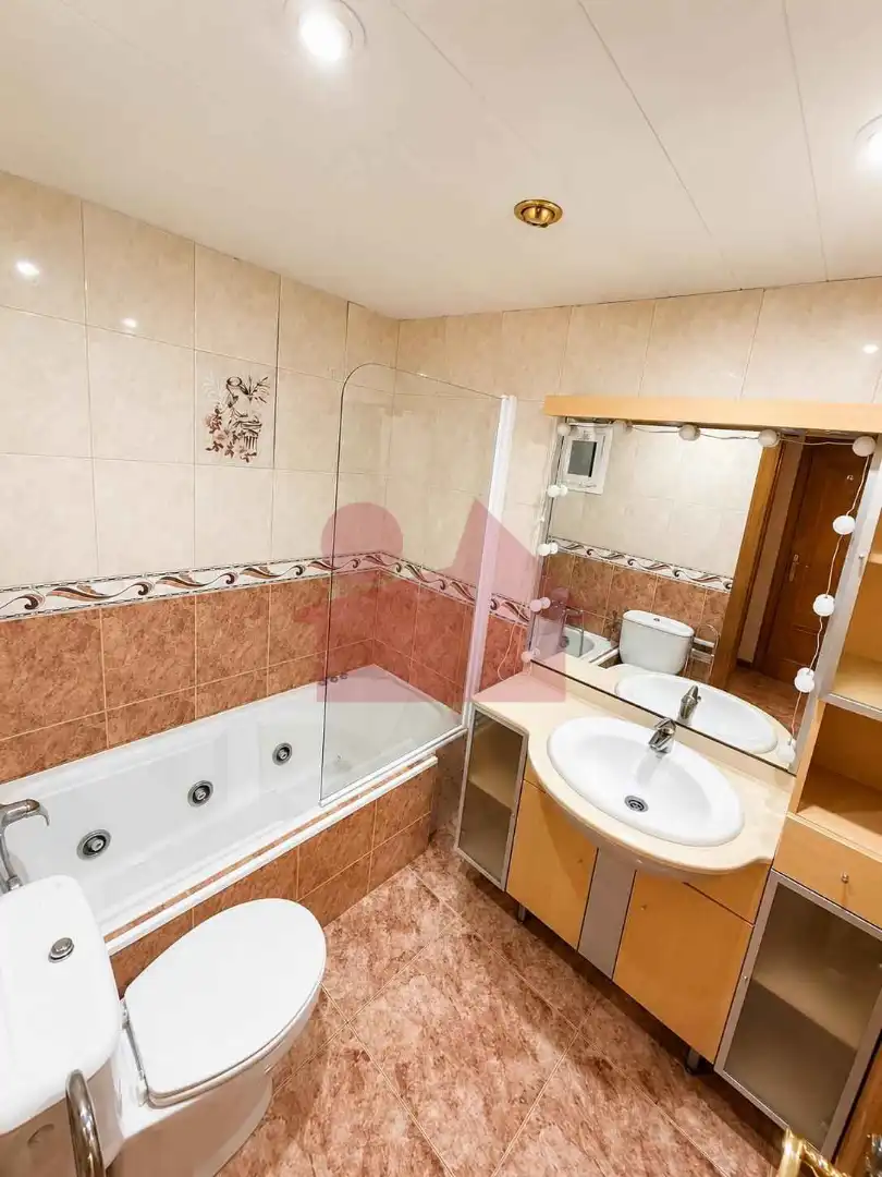 Baño de Piso en venta en Mollet del Vallès con Calefacción, Balcón y Alarma