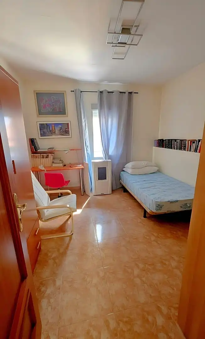 Habitación de Casa o chalet en venta en Zaragoza con Calefacción y Amueblado