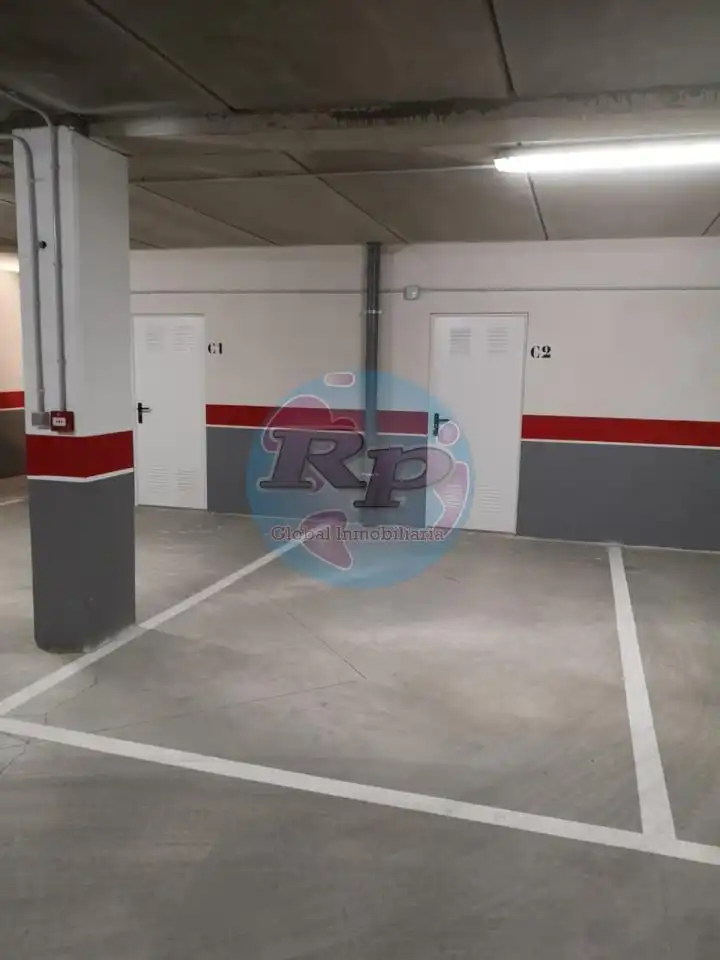 Parking de Apartamento de alquiler en Valverde de la Virgen con Calefacción, Parquet y Terraza