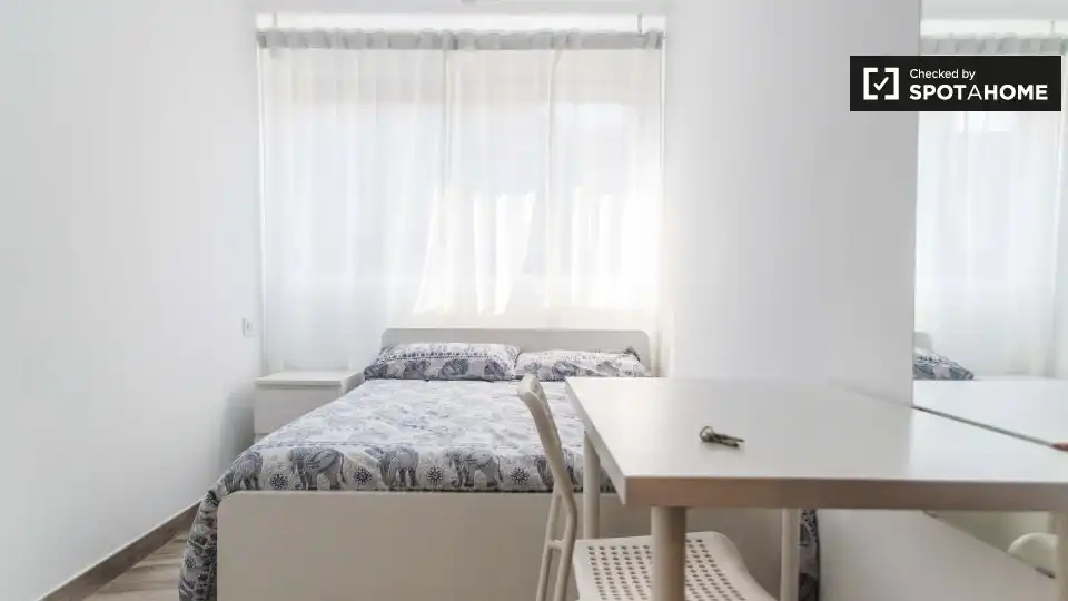 Habitación de Piso de alquiler en Valencia con Aire acondicionado, Calefacción y Amueblado