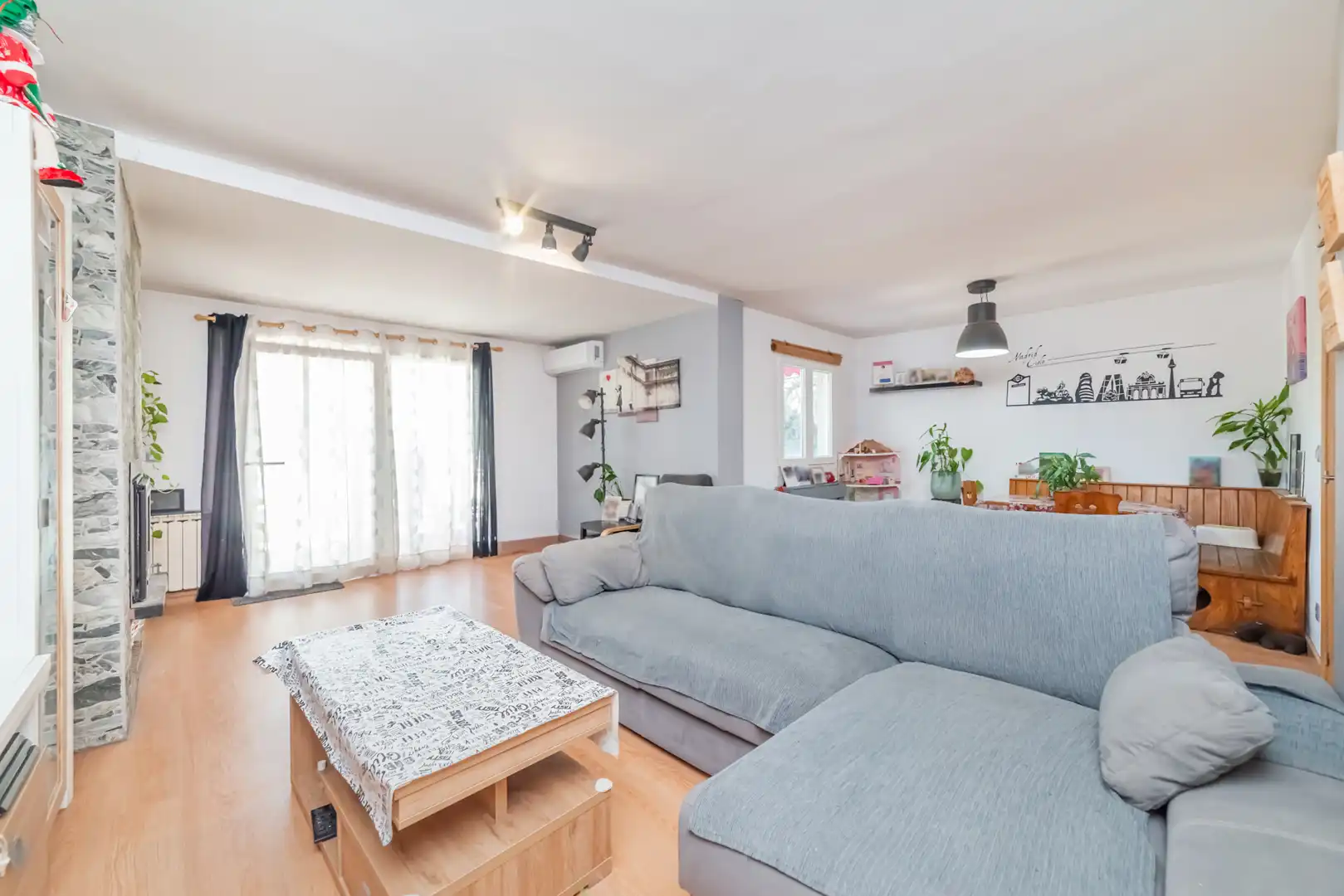 Sala d'estar de Casa o xalet en venda en Rivas-Vaciamadrid amb Aire condicionat, Calefacció i Jardí privat