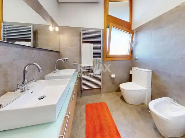 Baño de Casa o chalet en venta en Vigo  con Aire acondicionado, Calefacción y Jardín privado