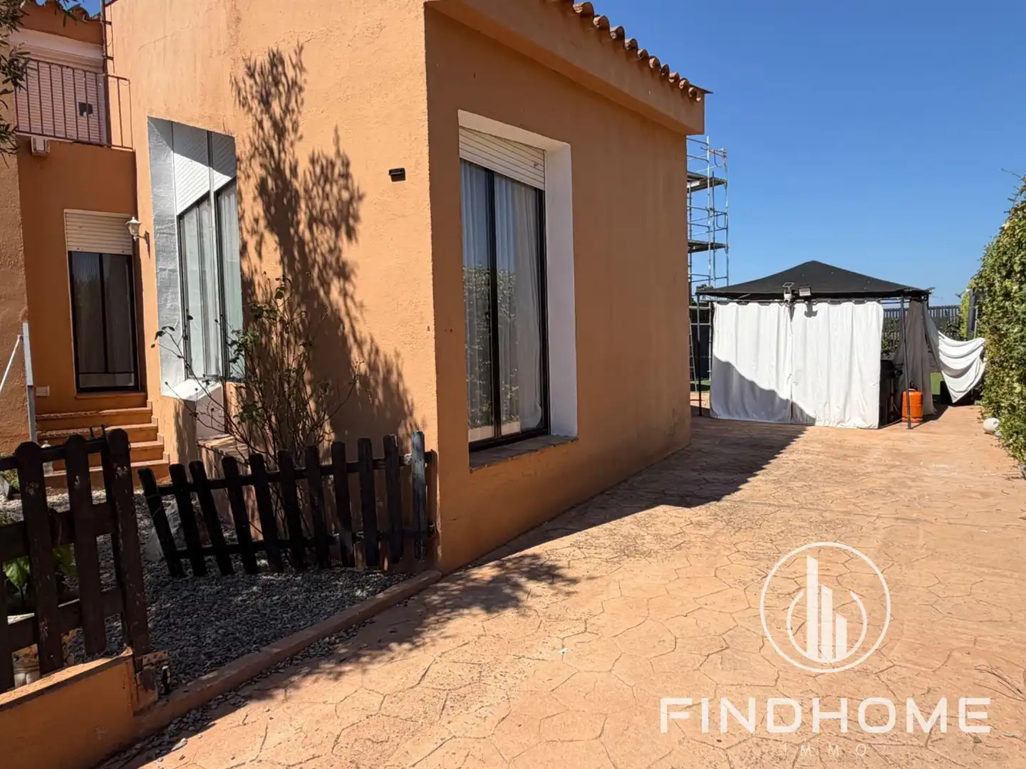 Vista exterior de Casa adosada en venda en Avinyonet de Puigventós amb Aire condicionat, Calefacció i Jardí privat