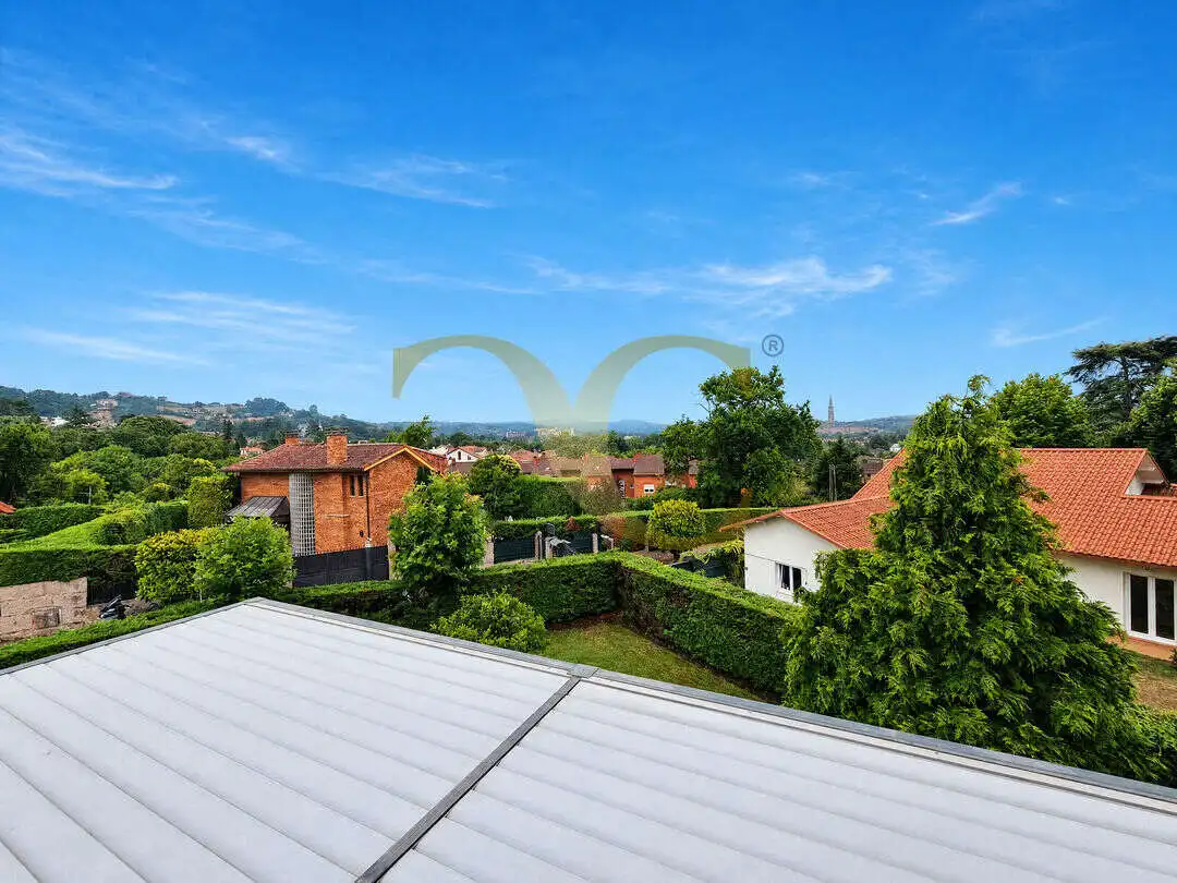 Terrassa de Casa o xalet en venda en Gijón  amb Calefacció, Jardí privat i Terrassa