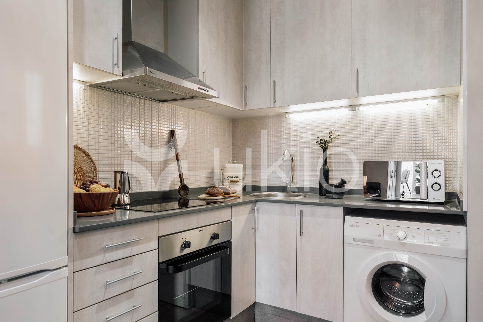 Cuina de Estudi de lloguer en  Barcelona Capital amb Aire condicionat, Calefacció i Moblat