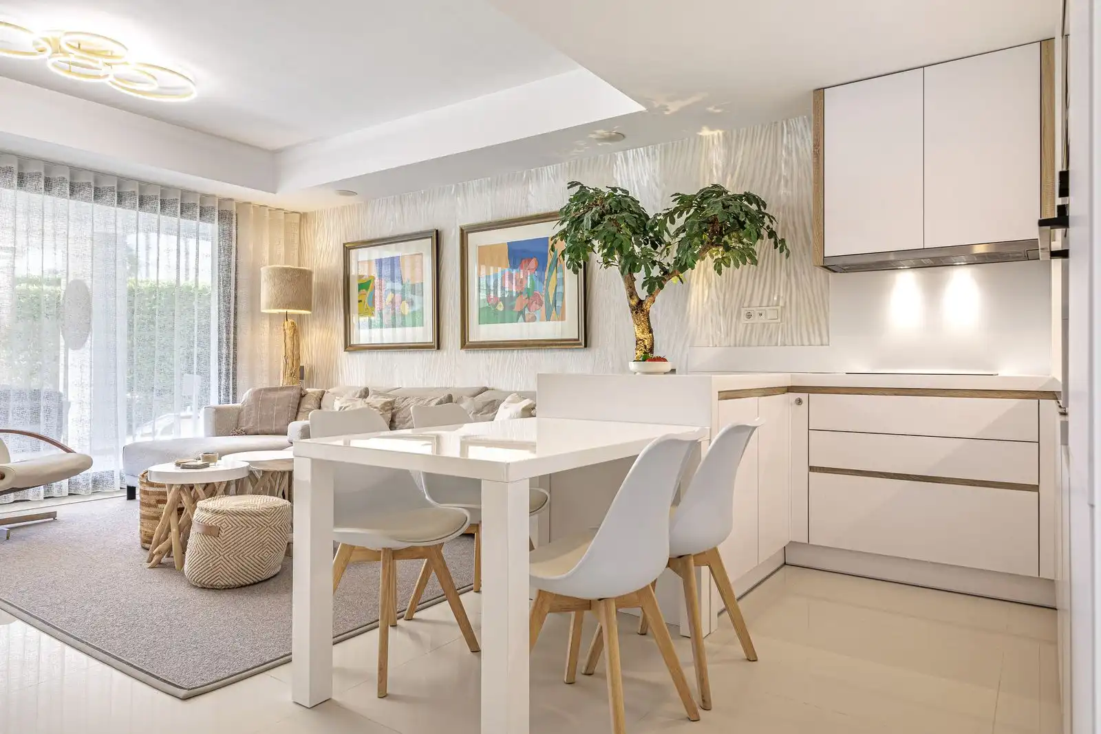 Menjador de Apartament en venda en Benahavís amb Jardí privat, Terrassa i Traster