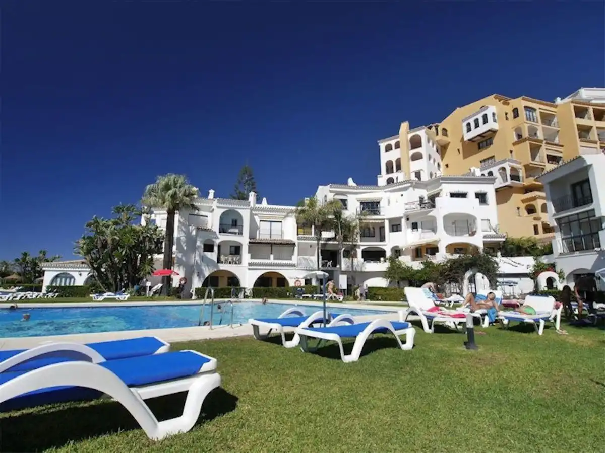 Vista exterior de Apartament en venda en Marbella amb Aire condicionat, Moblat i Piscina comunitària