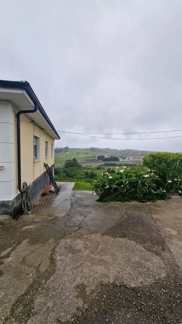 Vista exterior de Casa o chalet en venta en Miengo con Calefacción, Terraza y Trastero