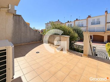 Casa amb balcó en venda a AV EUROPA