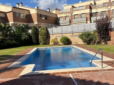 Adossat amb piscina en venda a Doctor Ramon i Cajal