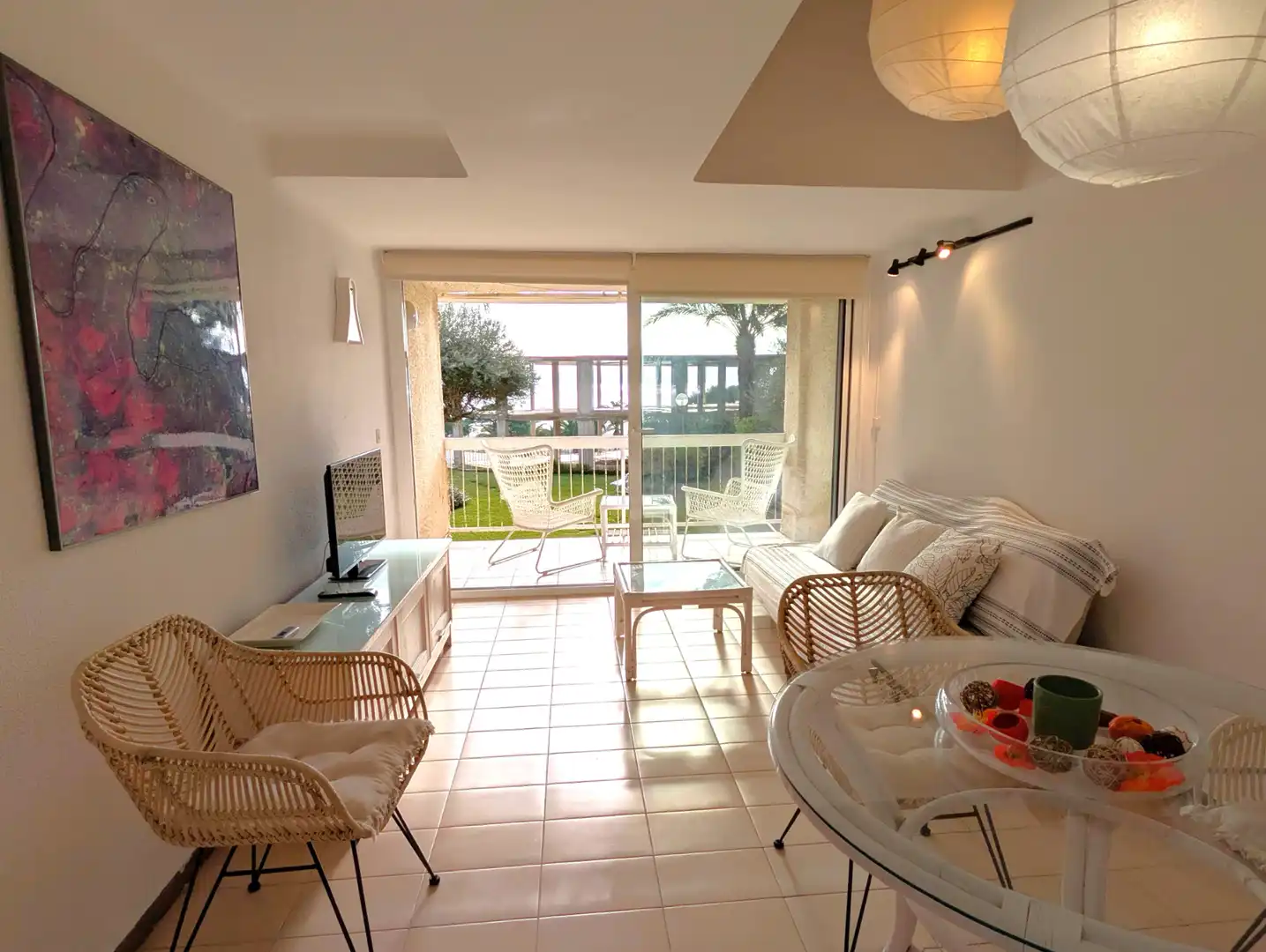 Sala de estar de Apartamento en venta en Castell d'Aro, Platja d'Aro i s'Agaró con Terraza, Amueblado y Balcón
