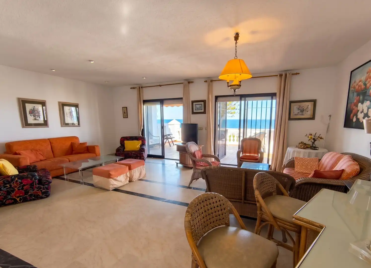 Sala d'estar de Casa o xalet en venda en Motril amb Terrassa, Moblat i Microones