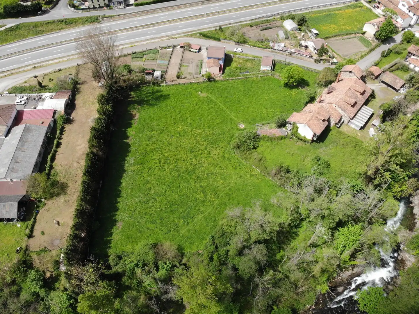 Residencial en venda en Lena