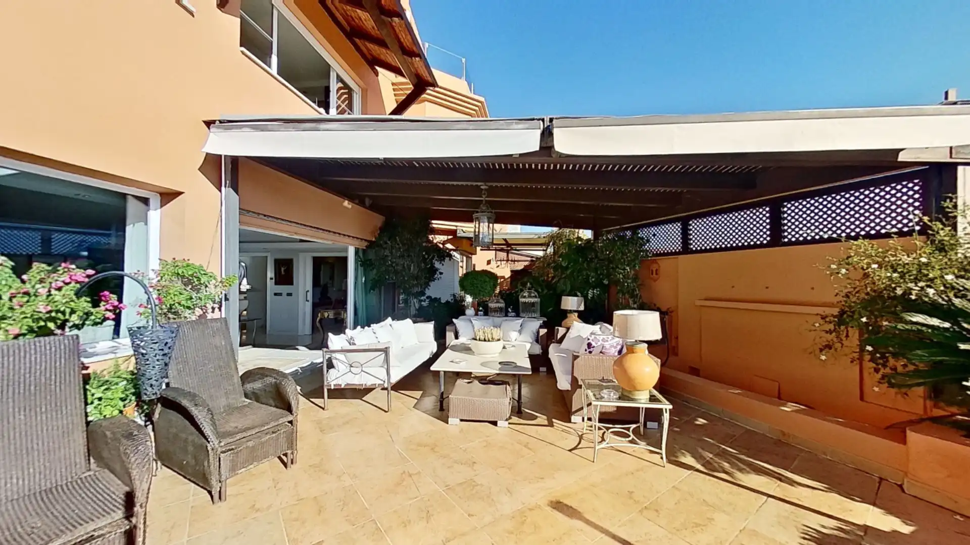 Houses for sale in Calle Sierra de Yeguas, Limonar