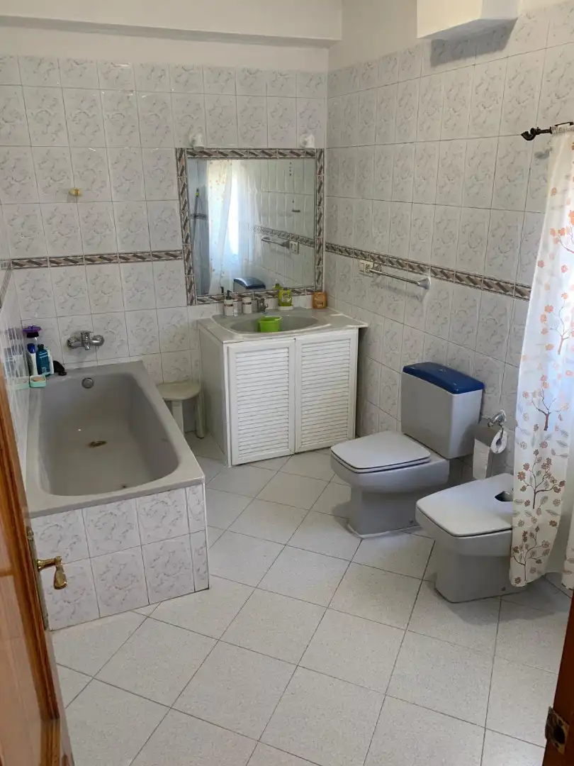 Bany de Casa o xalet en venda en Algeciras amb Aire condicionat, Moblat i Forn