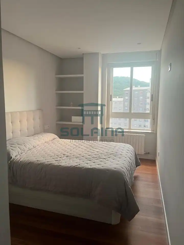 Dormitori de Apartament en venda en Ourense Capital  amb Calefacció, Traster i Balcó