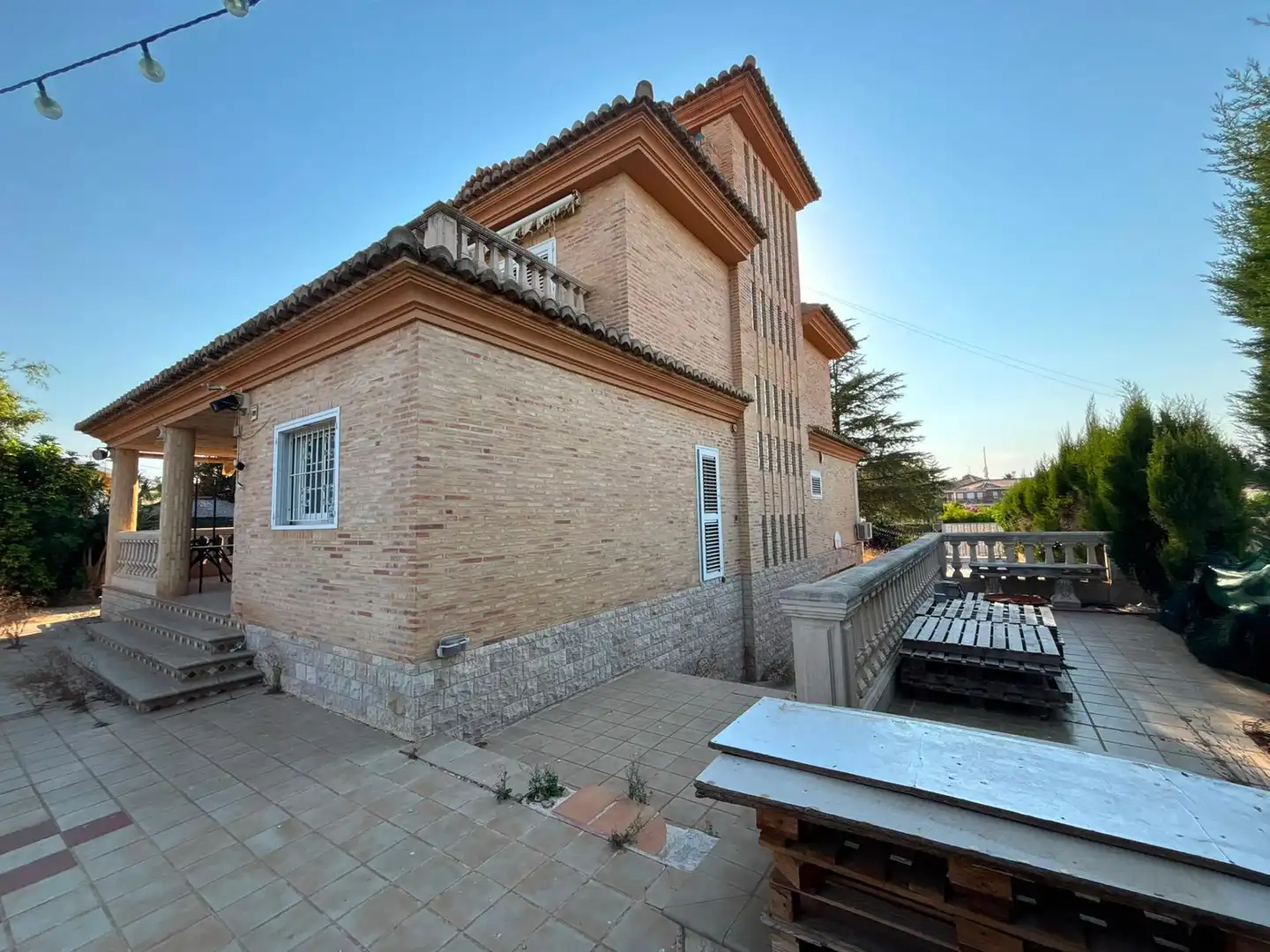 Vista exterior de Casa o xalet en venda en Torrent amb Aire condicionat i Piscina