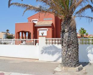 Vista exterior de Casa o xalet en venda en La Manga del Mar Menor amb Piscina