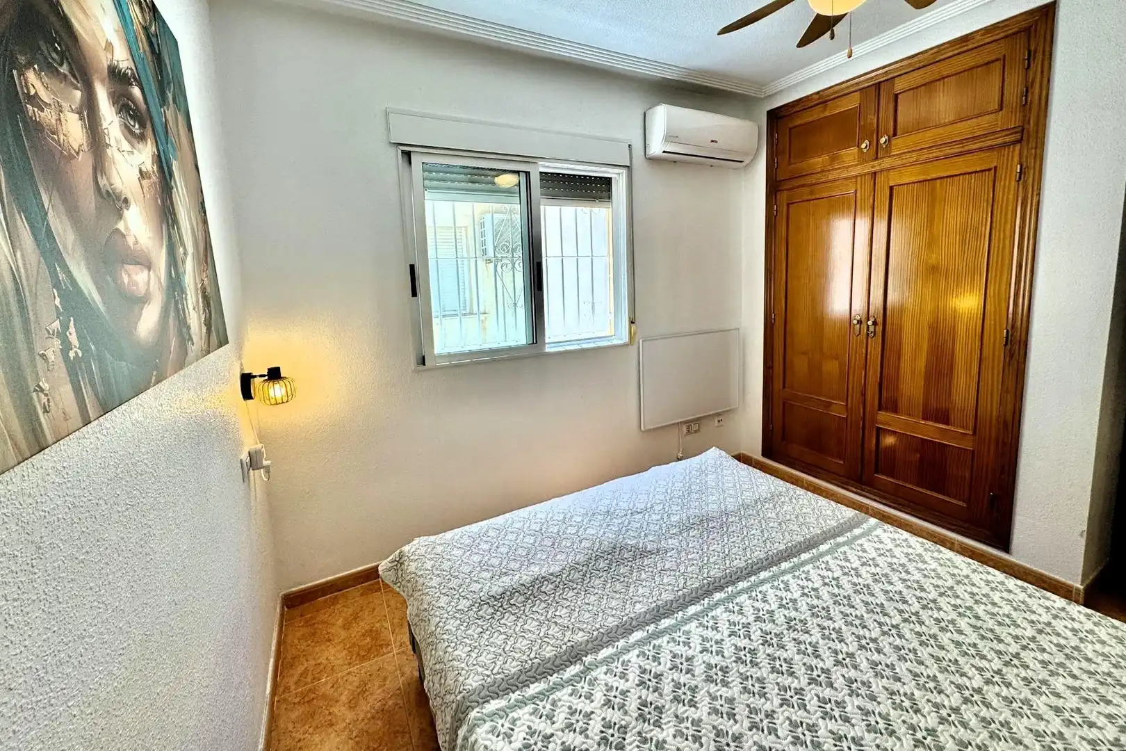 Habitación de Casa adosada en venta en Torrevieja con Aire acondicionado, Calefacción y Jardín privado