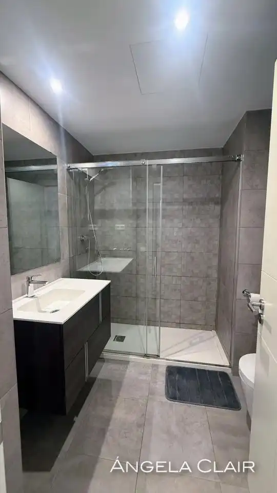Baño de Piso de alquiler en Barcelona con Aire acondicionado, Calefacción y Parquet