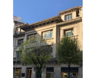 Vista exterior de Edifici en venda en Santiago de Compostela 