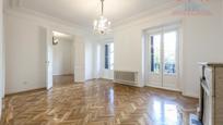 Living room of Flat to rent in  Madrid Capital  with Air Conditioner, Heating and Parquet flooring