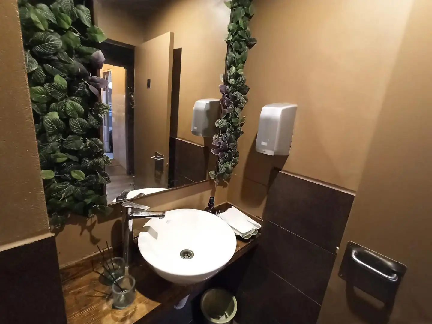 Baño de Local en traspaso en Barcelona con Aire acondicionado, Terraza y Amueblado