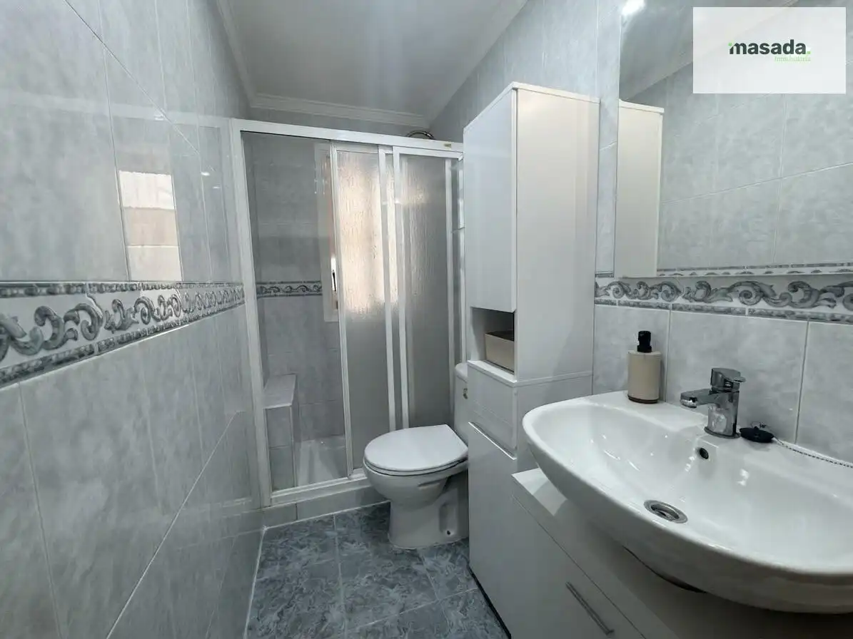 Bathroom of Flat for rent in Granada  with Furnished and Balcony
