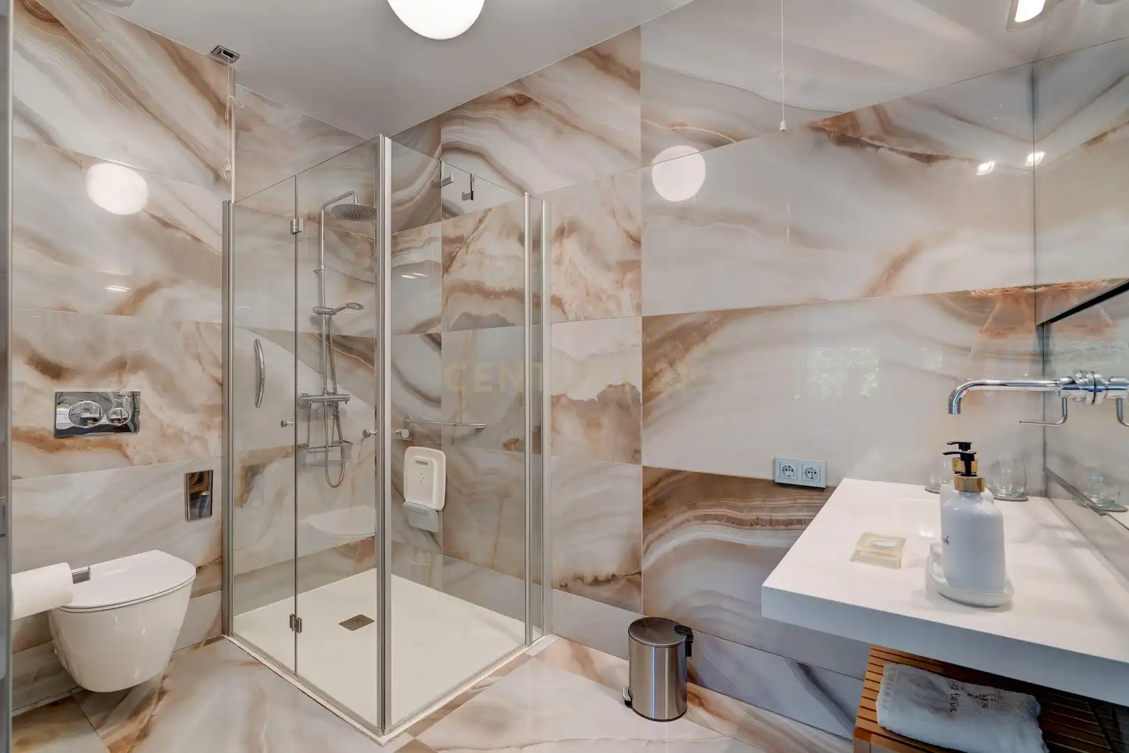 Bany de Casa o xalet en venda en Donostia - San Sebastián  amb Aire condicionat, Jardí privat i Piscina
