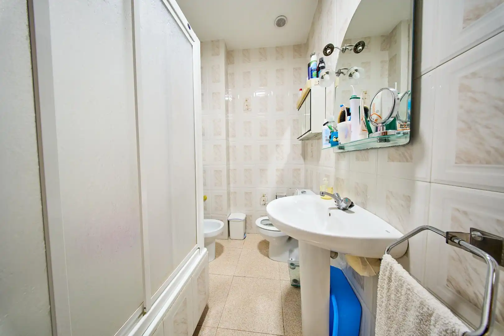 Baño de Casa adosada en venta en Baza con Calefacción, Terraza y Trastero