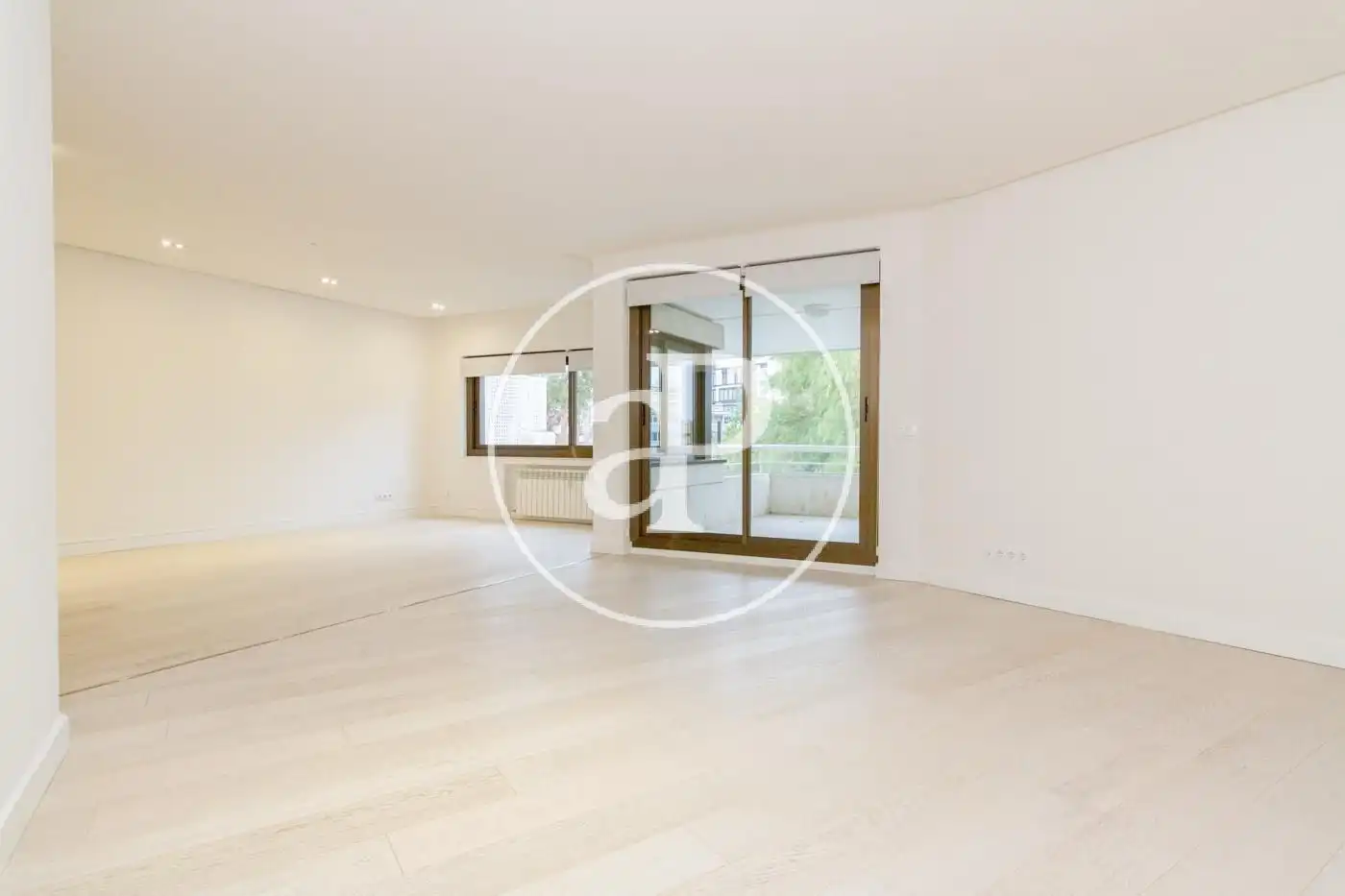 Vista exterior de Piso de alquiler en Madrid con Aire acondicionado, Calefacción y Jardín privado