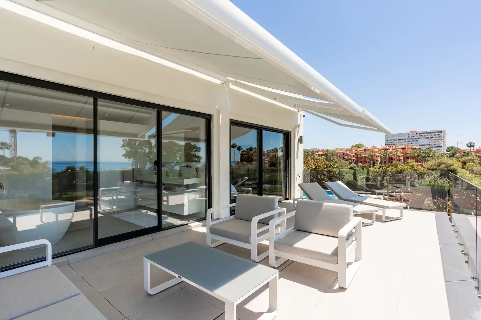 Terrassa de Casa o xalet en venda en Marbella amb Aire condicionat, Jardí privat i Terrassa