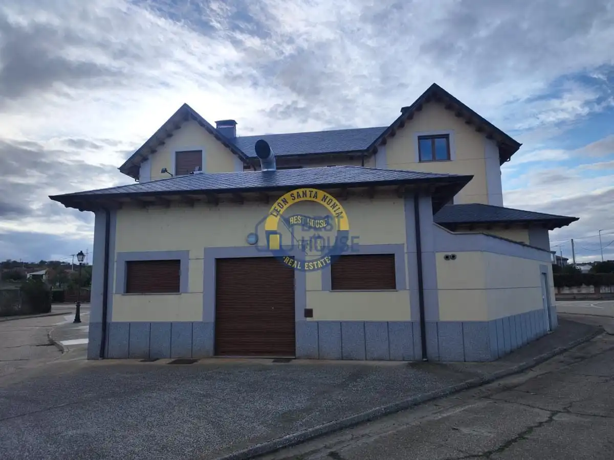 Außenansicht von Geschaftsraum zum Verkauf in Villamañán mit Klimaanlage, Parkett und Terrasse