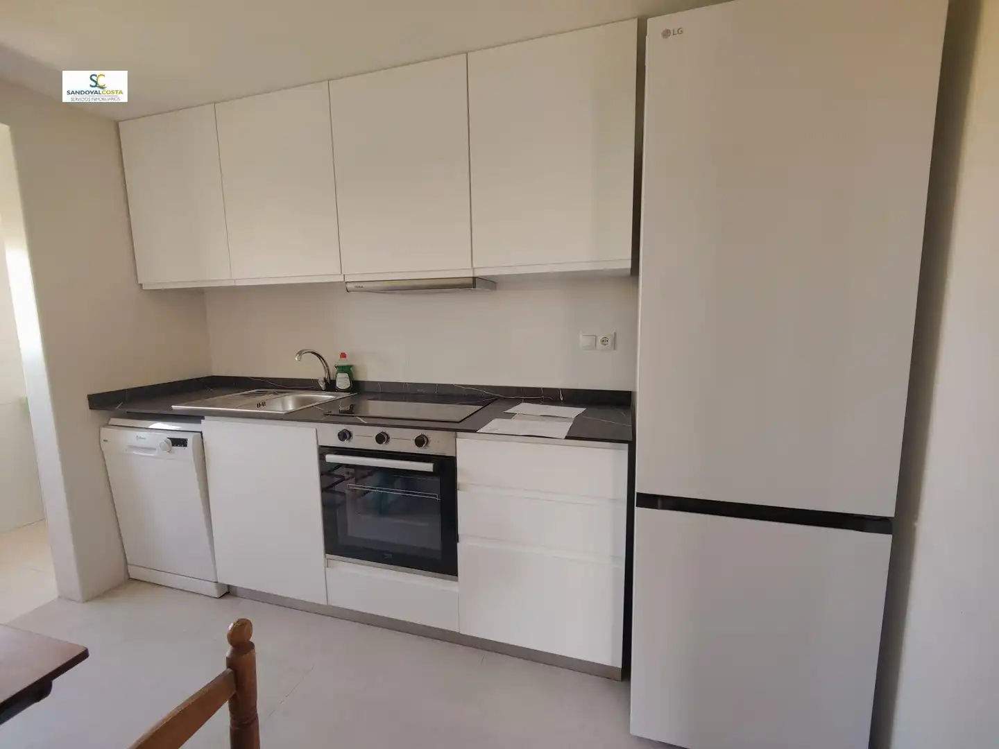 Cocina de Piso de alquiler en Alicante / Alacant con Parquet y Piscina comunitaria