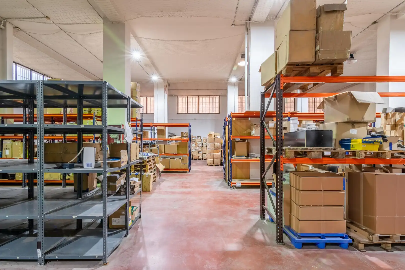 Nau industrial en venda a Calle de Albasanz, Simancas