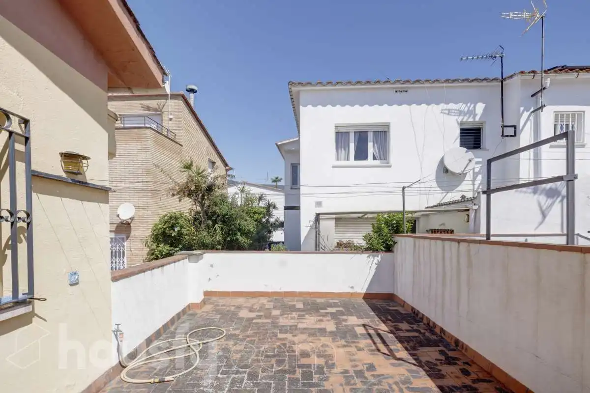 Vista exterior de Casa o xalet en venda en Premià de Mar amb Aire condicionat, Calefacció i Terrassa