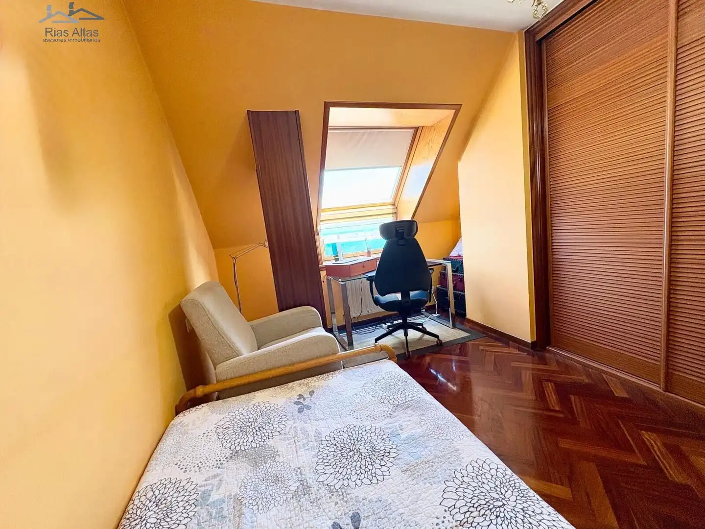 Dormitori de Dúplex en venda en A Coruña Capital  amb Calefacció, Parquet i Traster