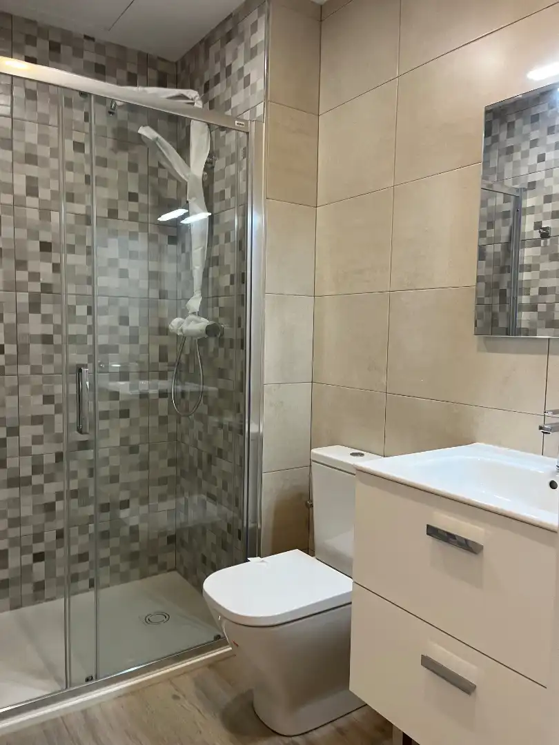 Bathroom of Flat for rent in Sant Boi de Llobregat  with Air Conditioner, Heating and Parquet flooring