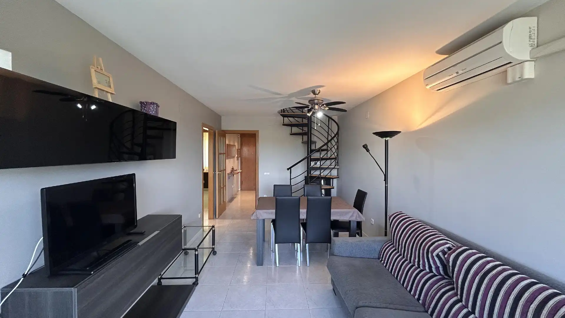Sala d'estar de Àtic en venda en La Pobla de Montornès   amb Aire condicionat, Calefacció i Jardí privat