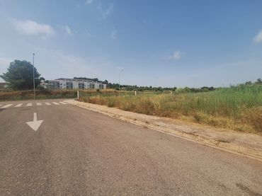 Terreno industrial en venta en Montroi / Montroy